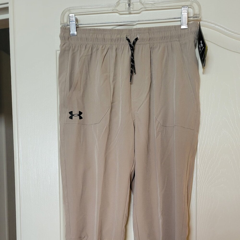 Boys Large Under Armour City Khaki Drawstring Pants. NWT